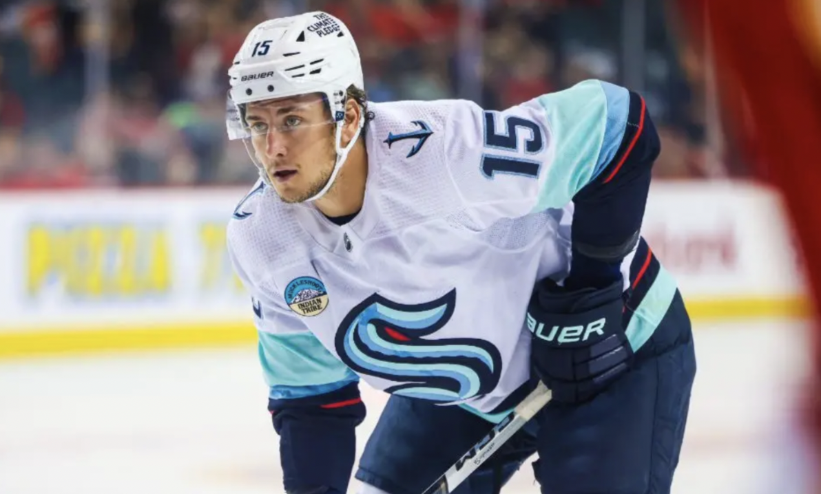 Seattle Kraken Player Narrowly Avoids Dangerous Encounter With Wild Bears in Alaska