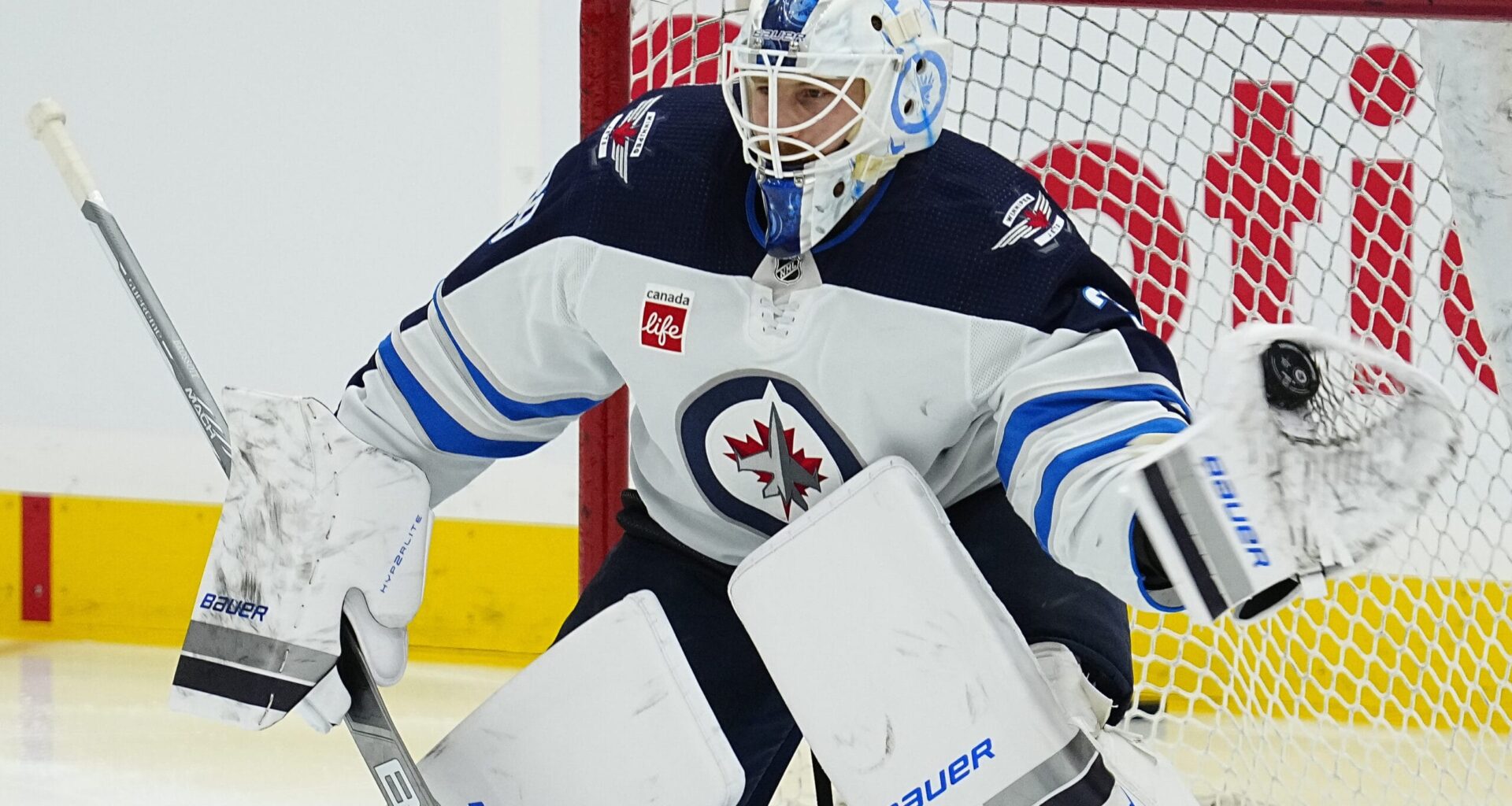 Chicago Blackhawks set to make goalie trade after new signing, Oilers linked