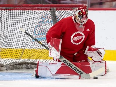 Sebastian Cossa with the Detroit Red Wings Sebastian Cossa with the Detroit Red Wings