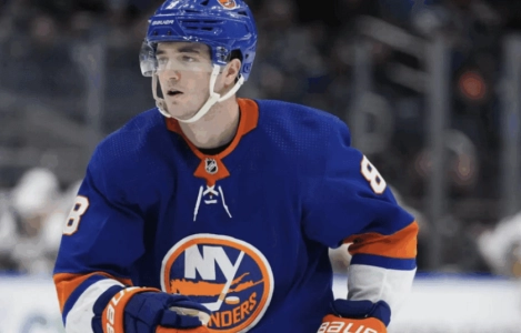 New Canadiens defenseman Noah Dobson New Canadiens defenseman Noah Dobson