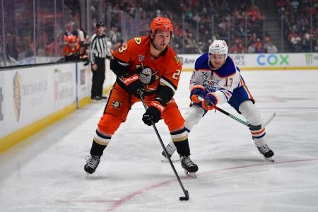 Apr 7, 2025; Anaheim, California, USA; Anaheim Ducks center Mason McTavish (23) moves the puck ahead of Edmonton Oilers center Mattias Janmark (13) during the second period at Honda Center. Mandatory Credit: Gary A. Vasquez-Imagn Images Apr 7, 2025; Anaheim, California, USA; Anaheim Ducks center Mason McTavish (23) moves the puck ahead of Edmonton Oilers center Mattias Janmark (13) during the second period at Honda Center. Mandatory Credit: Gary A. Vasquez-Imagn Images