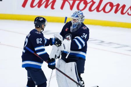 Sep 25, 2024; Winnipeg, Manitoba, CAN; Winnipeg Jets goalie Kaapo Kahkonen (34) is congratulated by Winnipeg Jets forward Nino Niederreiter (62) on his win against the Edmonton Oilers during the third period at Canada Life Centre. Mandatory Credit: Terrence Lee-Imagn Images Sep 25, 2024; Winnipeg, Manitoba, CAN; Winnipeg Jets goalie Kaapo Kahkonen (34) is congratulated by Winnipeg Jets forward Nino Niederreiter (62) on his win against the Edmonton Oilers during the third period at Canada Life Centre. Mandatory Credit: Terrence Lee-Imagn Images
