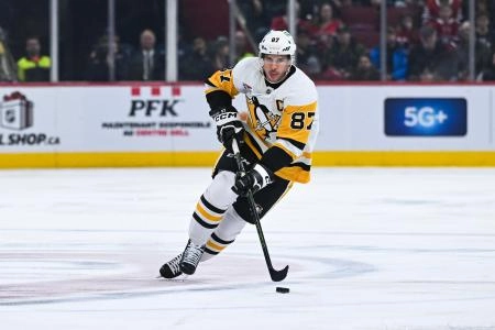 Dec 12, 2024; Montreal, Quebec, CAN; Pittsburgh Penguins center Sidney Crosby (87) plays the puck against the Montreal Canadiens during the first period at Bell Centre. Mandatory Credit: David Kirouac-Imagn Images