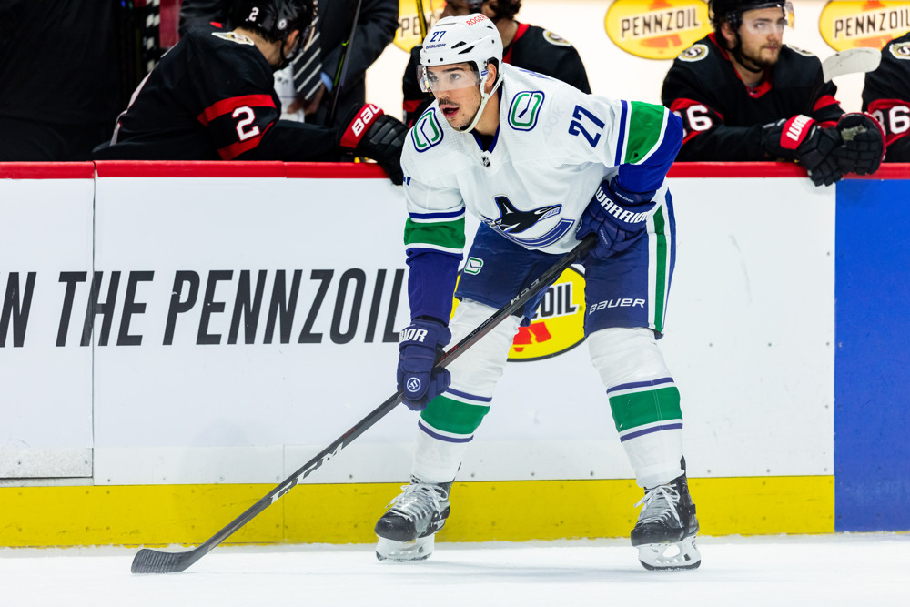 Detroit Red Wings Sign Ex-Vancouver Canucks Fan Favorite Defensemen to New Contract