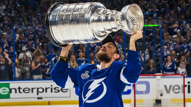 35-Year-Old Longtime NHLer Unexpectedly Leaves the League to Sign in Switzerland - houseofhockey.net