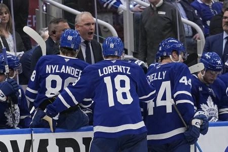 May 5, 2025; Toronto, Ontario, CAN; Toronto Maple Leafs head coach Craig Berube talks to his players after a Florida Panthers goal during the third period of game one of the second round of the 2025 Stanley Cup Playoffs at Scotiabank Arena. Mandatory Credit: John E. Sokolowski-Imagn Images May 5, 2025; Toronto, Ontario, CAN; Toronto Maple Leafs head coach Craig Berube talks to his players after a Florida Panthers goal during the third period of game one of the second round of the 2025 Stanley Cup Playoffs at Scotiabank Arena. Mandatory Credit: John E. Sokolowski-Imagn Images