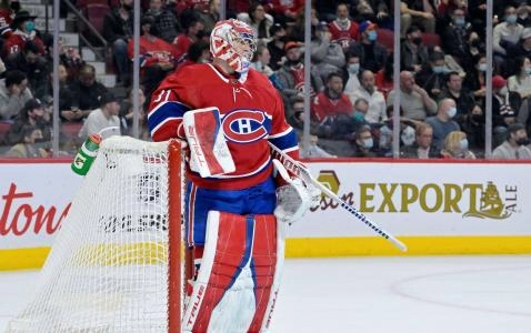 Apr 15, 2022; Montreal, Quebec, CAN; Montreal Canadiens goalie Carey Price (31) waits for the signal to leave the ice for an extra attacker during the third period of the game against the New York Islanders at the Bell Centre. Mandatory Credit: Eric Bolte-Imagn Images Apr 15, 2022; Montreal, Quebec, CAN; Montreal Canadiens goalie Carey Price (31) waits for the signal to leave the ice for an extra attacker during the third period of the game against the New York Islanders at the Bell Centre. Mandatory Credit: Eric Bolte-Imagn Images