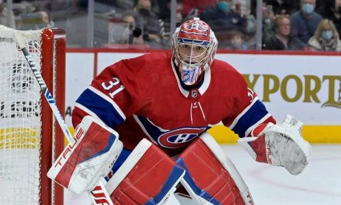 Apr 15, 2022; Montreal, Quebec, CAN; Montreal Canadiens goalie Carey Price (31) tracks the puck in the corner during the first period of the game against the New York Islanders at the Bell Centre. Mandatory Credit: Eric Bolte-Imagn Images