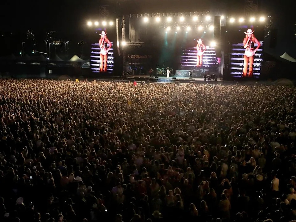  Lainey Wilson played to a full house on the opening night of Bluesfest in July 2025. Attendance was estimated around 30,000.