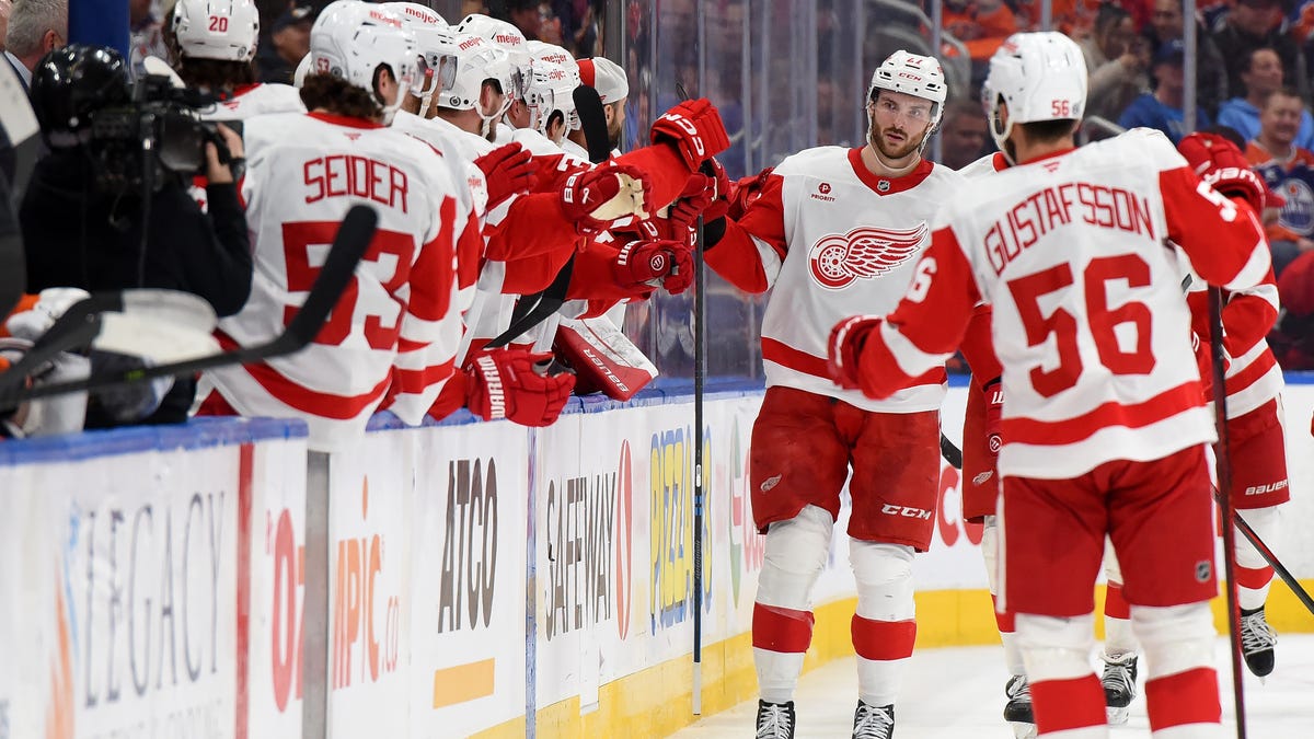 McLellan challenges Red Wings in 3-2 shootout win over Oilers