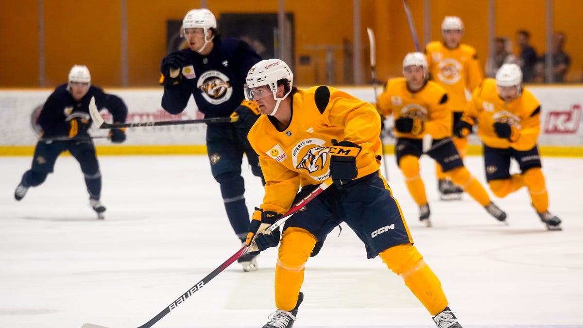 Predators sign Brady Martin to three-year, entry-level contract