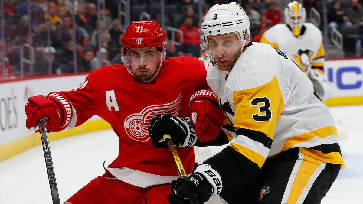 Ex-Wolverine Jack Johnson signs with Wild; Krygier joins NTDP