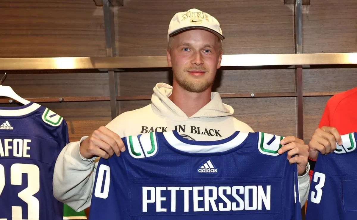 NHL News: Elias Pettersson reportedly the main reason for Brad Marchand's former Bruins teammate to join Canucks