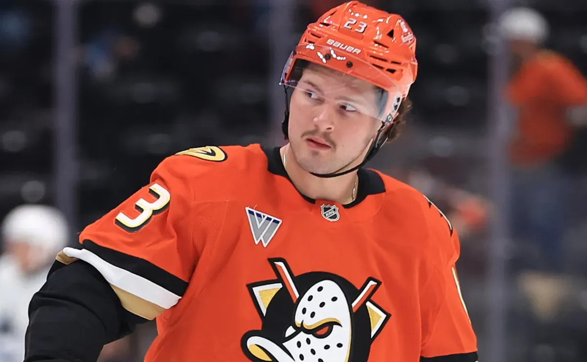 NHL News: Ducks RFA Mason McTavish draws surprising comparison to former franchise star as trade rumors intensify