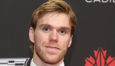 Connor McDavid only needs two words to describe playing with Sidney Crosby
