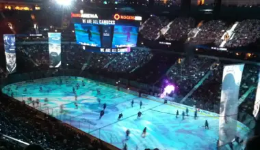 Vancouver Canucks game at Rogers Arena (Photo by KCXD, CC by 2.0 via WIkimedia Commons)