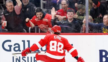 Patrick Kane scores go-ahead goal and Red Wings down Flyers 6-4