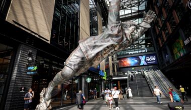 Bobby Orr scores again in reader poll