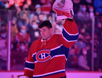 Montreal Canadiens goaltender Carey Price salutes the crowd during 2022 game.