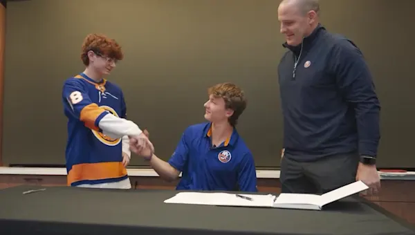 Grieving kids meet with New York Islanders player to share a special moment