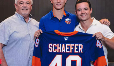 Matthew Schaefer signs entry-level contract with Islanders