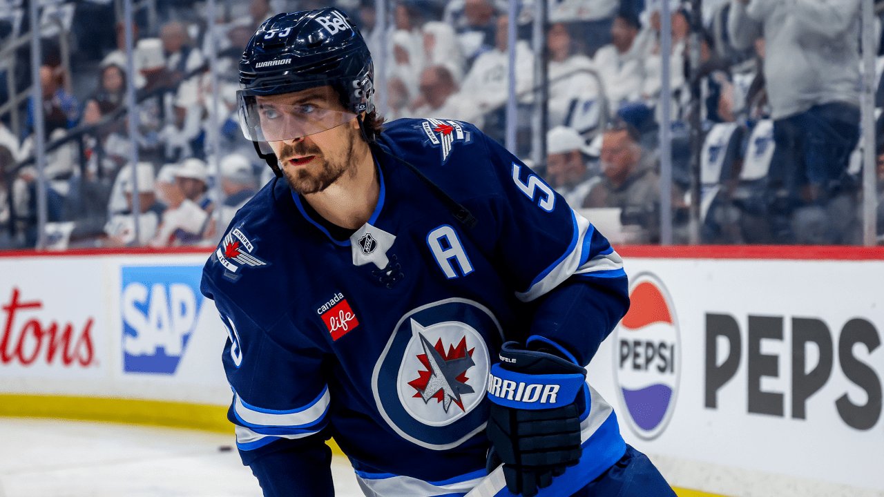 Scheifele 'excited' to have Toews join Jets in return to NHL
