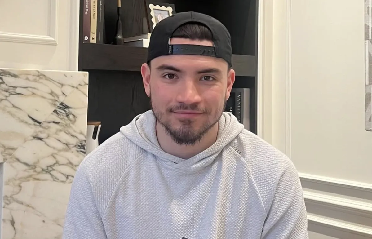 Derrière le sourire : Nick Suzuki reçoit une consigne troublante