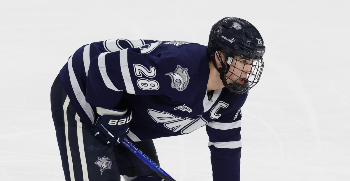 Avalanche sign NCAA free agent Alex Gagne
