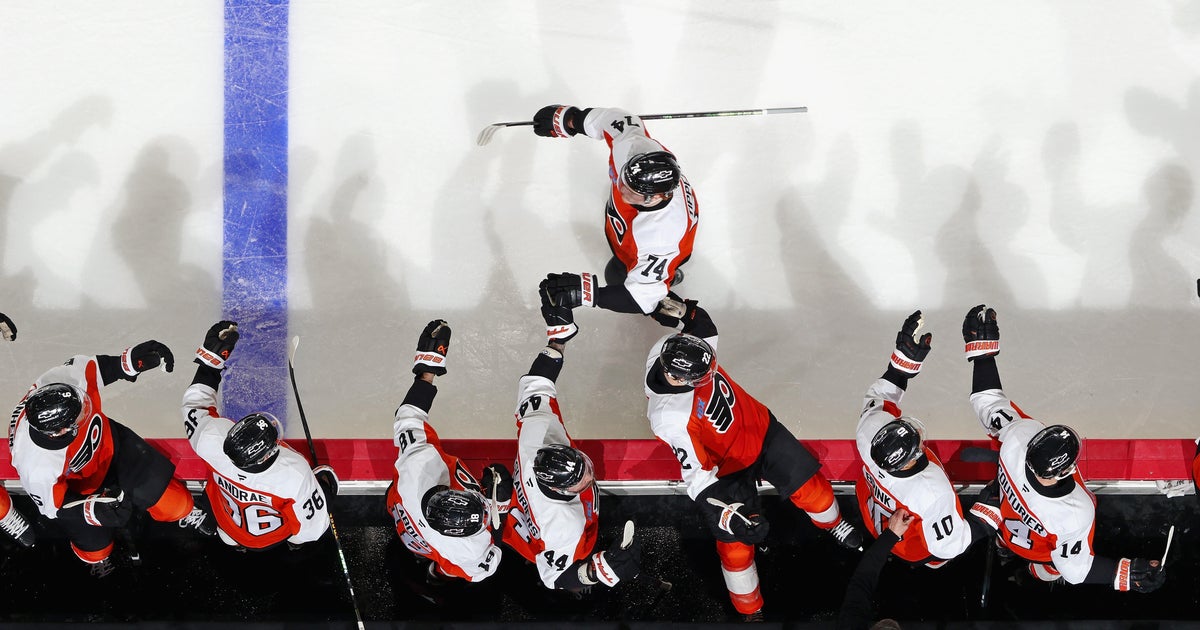 Matvei Michkov has 2nd straight 2-goal outing to lead the Flyers past the Sabres 7-4