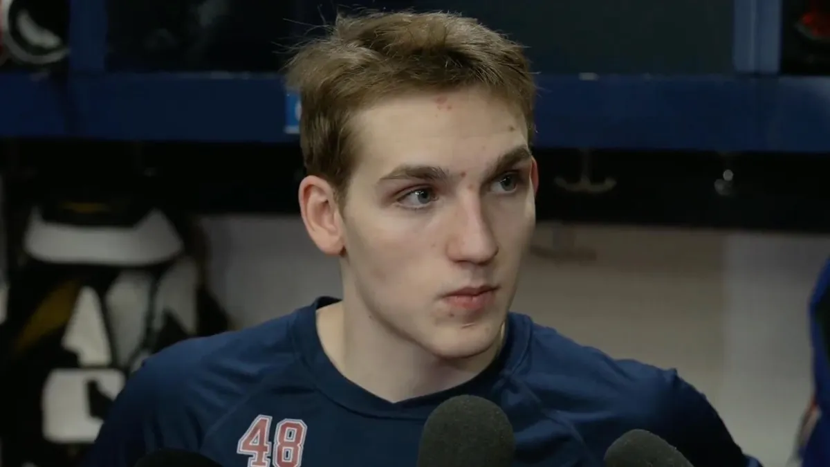 Honte nationale au Minnesota: Lane Hutson abandonné par son DG