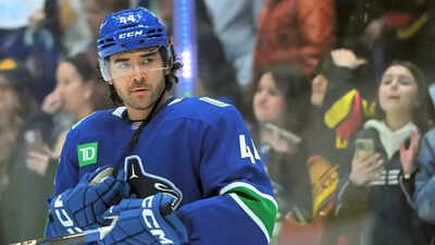 Kiefer Sherwood’s sudden agent change ignites Vancouver Canucks trade rumors ahead of what could be his final season