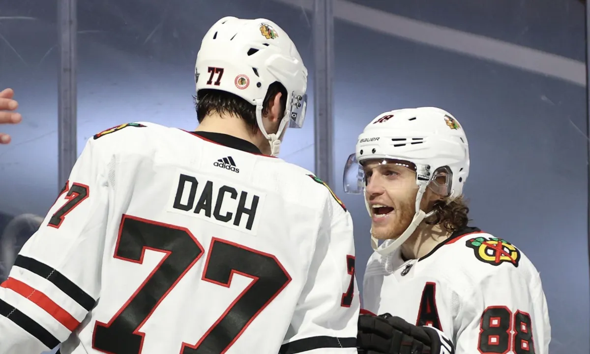 Patrick Kane humilie Kirby Dach : le vestiaire de Chicago n’a jamais oublié