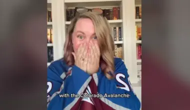 Romantasy and Ice Hockey Collide: Rebecca Yarros Apologizes After Fourth Wing Night Tickets Sell Out Immediately - Westword