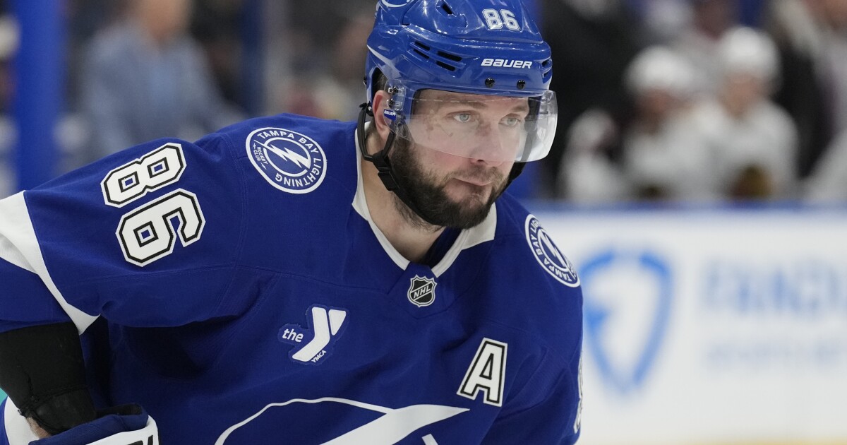 DeAngelo's overtime goal lifts Islanders to 3-2 win over Lightning