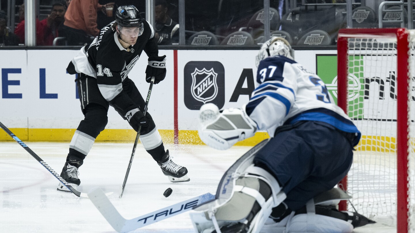 Alex Laferriere agrees to 3-year deal to stay with LA Kings