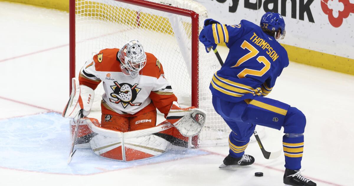 Ducks collapse in third as point streak ends in loss at Buffalo