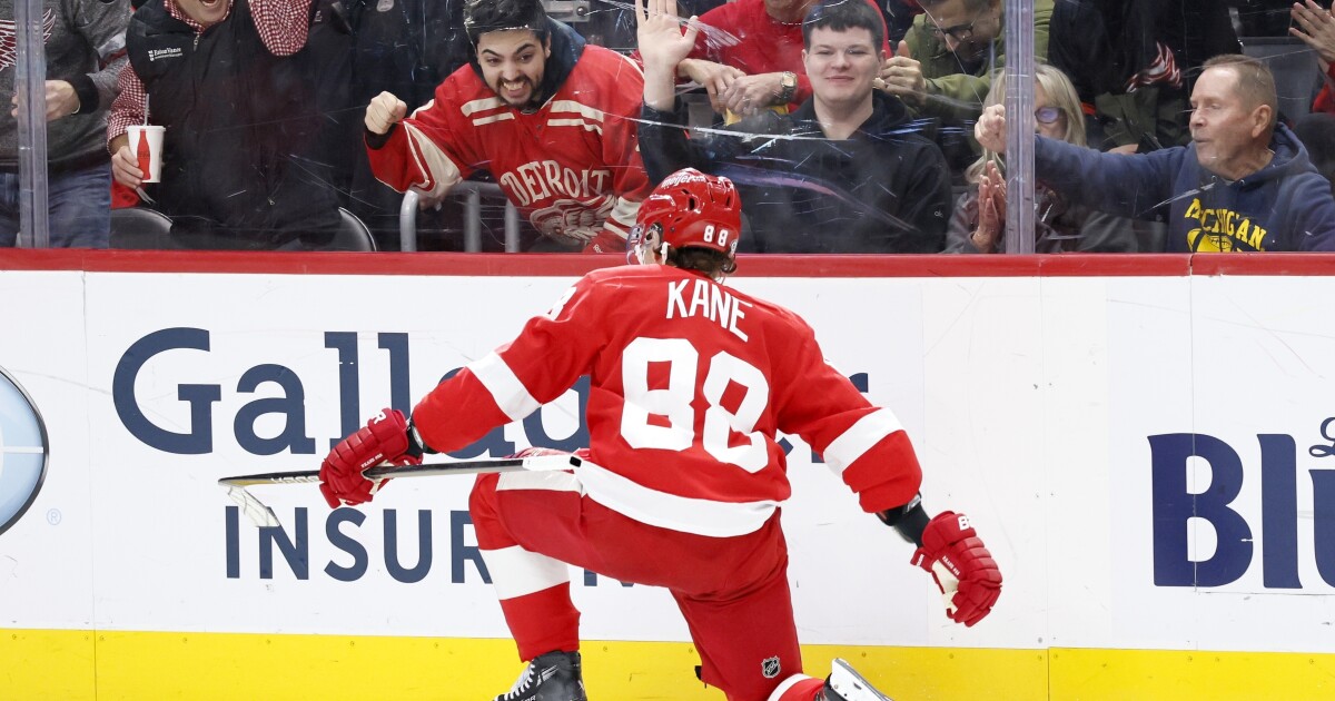 Patrick Kane's goal late in overtime gives the Red Wings a win over the Ducks