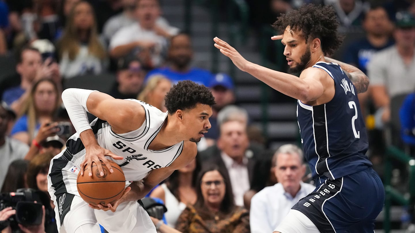 San Antonio Spurs v Dallas Mavericks
