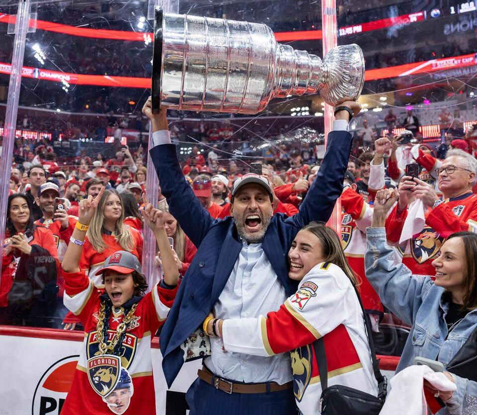 How Roberto Luongo is helping the Panthers succeed long after his playing days