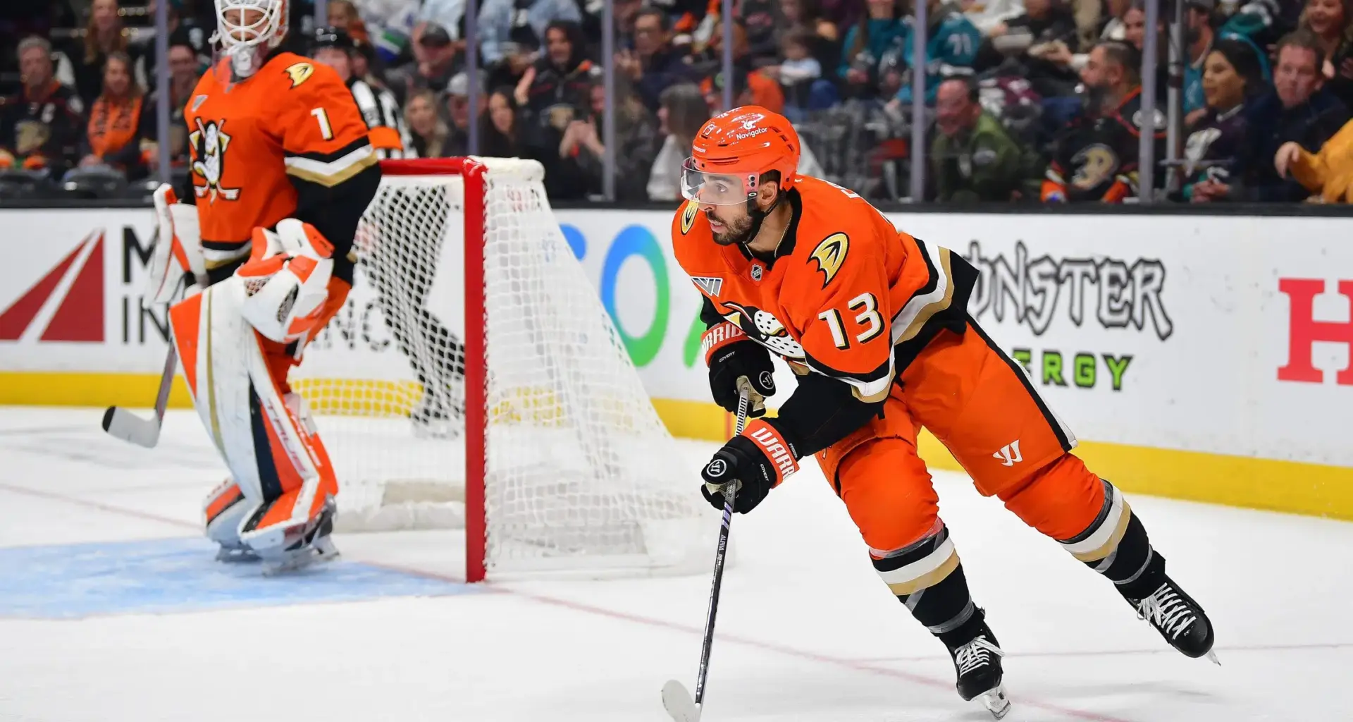 Vancouver Canucks Quietly Circle Stanley Cup Champion for Low Risk Signing That Could Turn Big