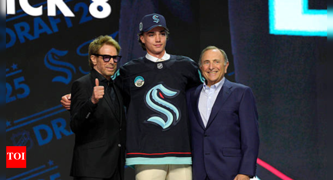 Seattle Kraken reveal glowing all-black third jersey for 2025-26 NHL season | NHL News