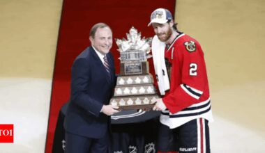 Duncan Keith and Steve Larmer honored in Chicago Blackhawks Hall of Fame | NHL News