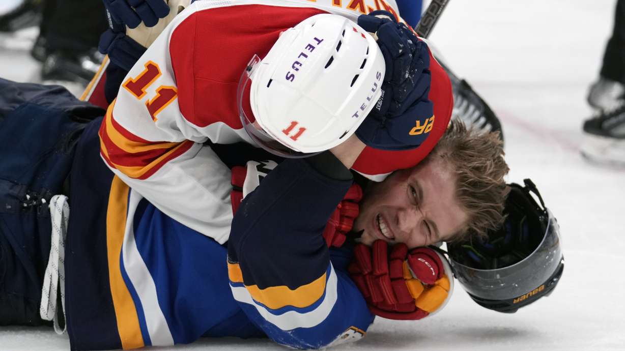 Brayden Schenn scores twice in the Blues' 4-1 victory over the Flames