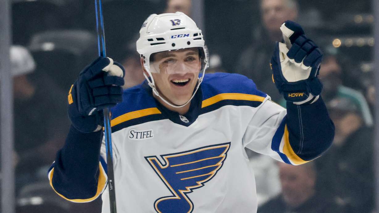 Toropchenko, Hofer lead Blues past Blackhawks 4-1, extend winning streak to 5 games