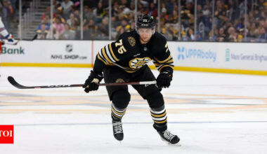 “Alec Regula looks pretty good” — Stan Bowman takes another swing on a 6-foot-4 puck-moving defenseman | NHL News