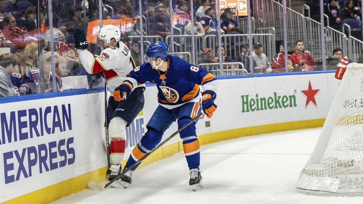 Islanders come back with a 4-goal third period to beat the Panthers 4-2