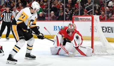 BREAKING: Blackhawks extend Spencer Knight