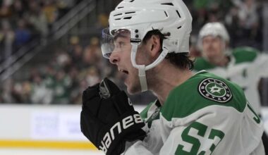 Casey DeSmith stops 31 shots to lead the Stars to a 4-2 win over the Devils