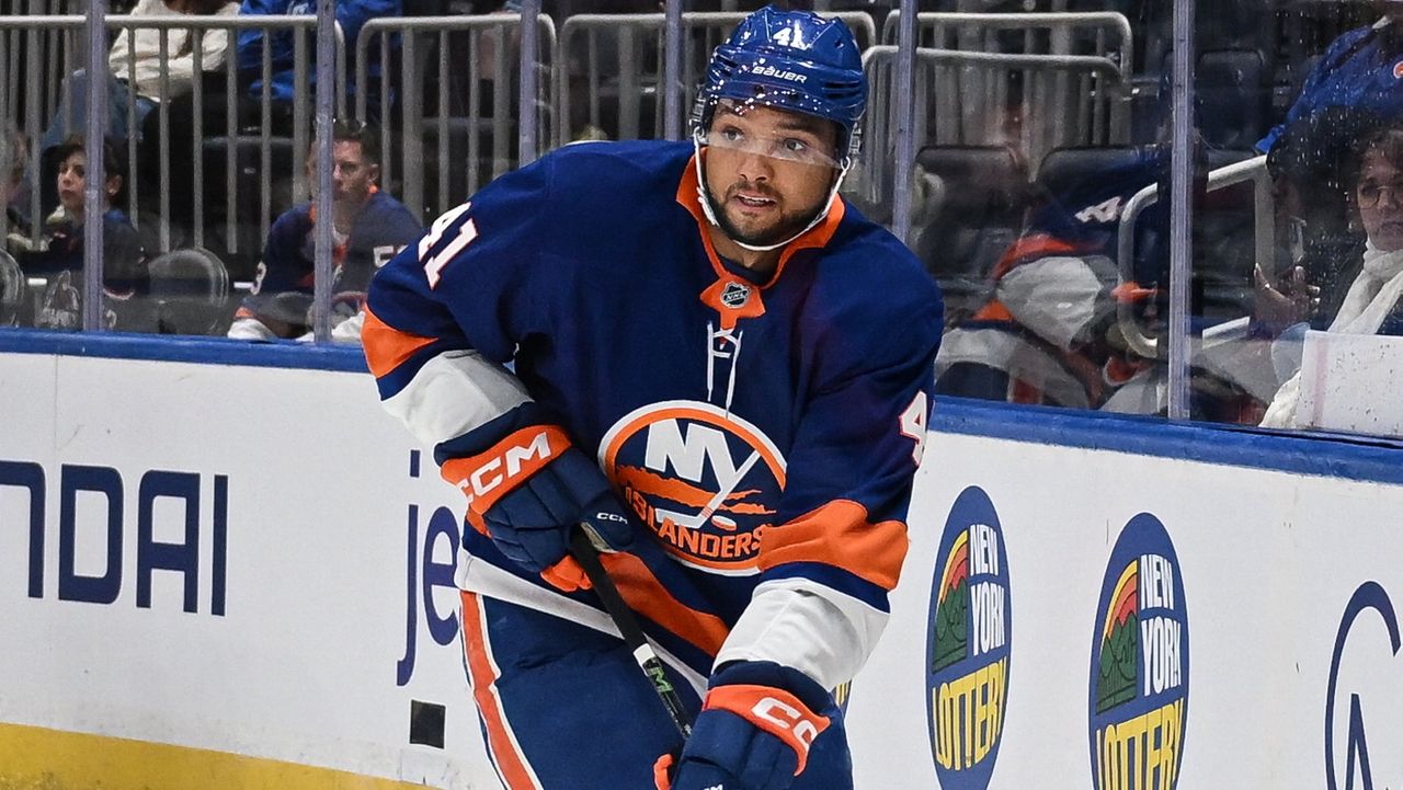 Marshall Warren impresses in Islanders' exhibition opener