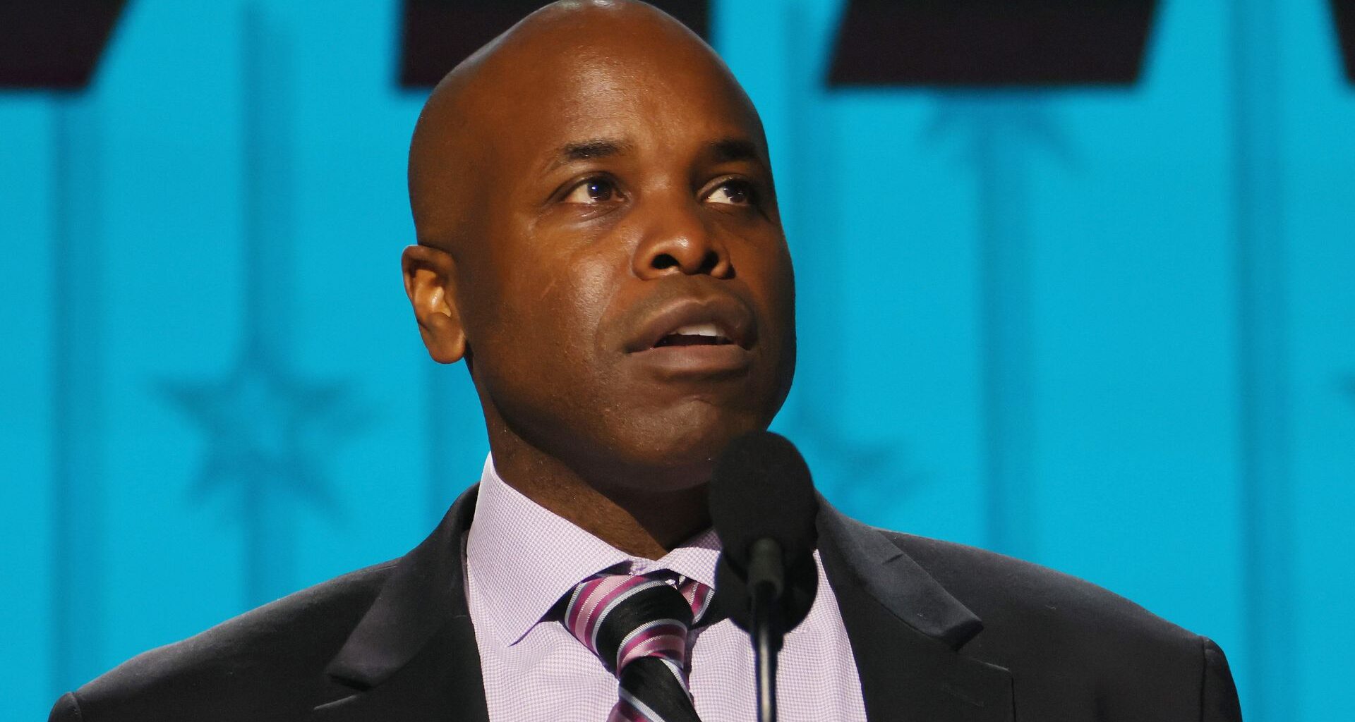 Sharks GM Mike Grier’s Family Mourns Loss of Father Bobby Grier